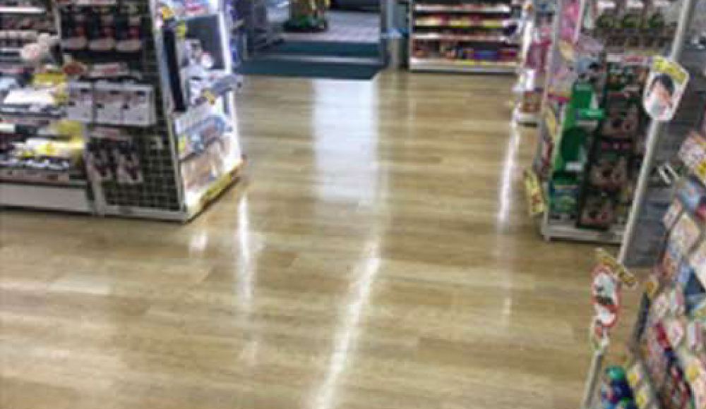 ココカラファイン店舗内床