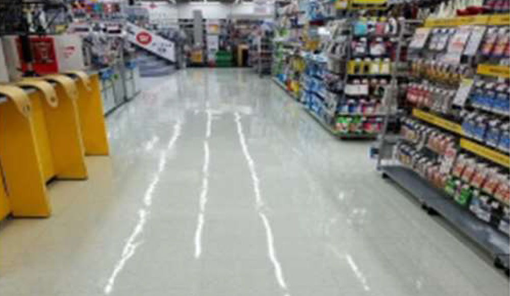 ビッグカメラ店舗内床