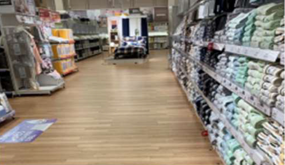 ニトリタオル売り場床