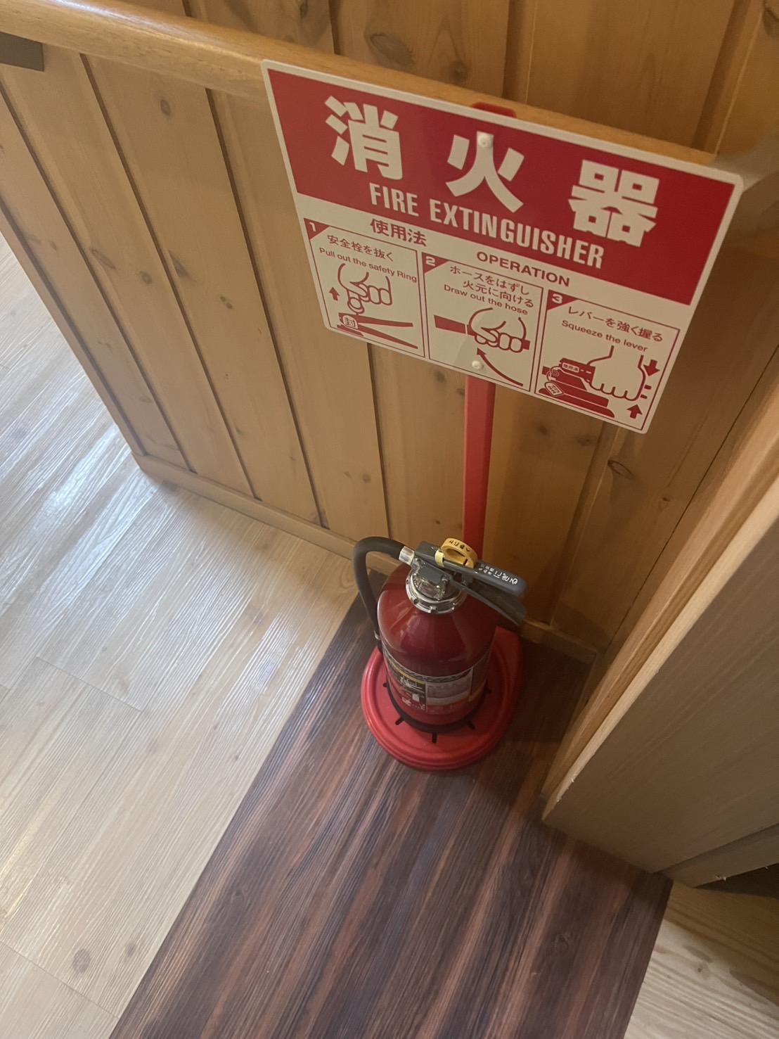 八女市　Y施設様　消火器取付施工画像