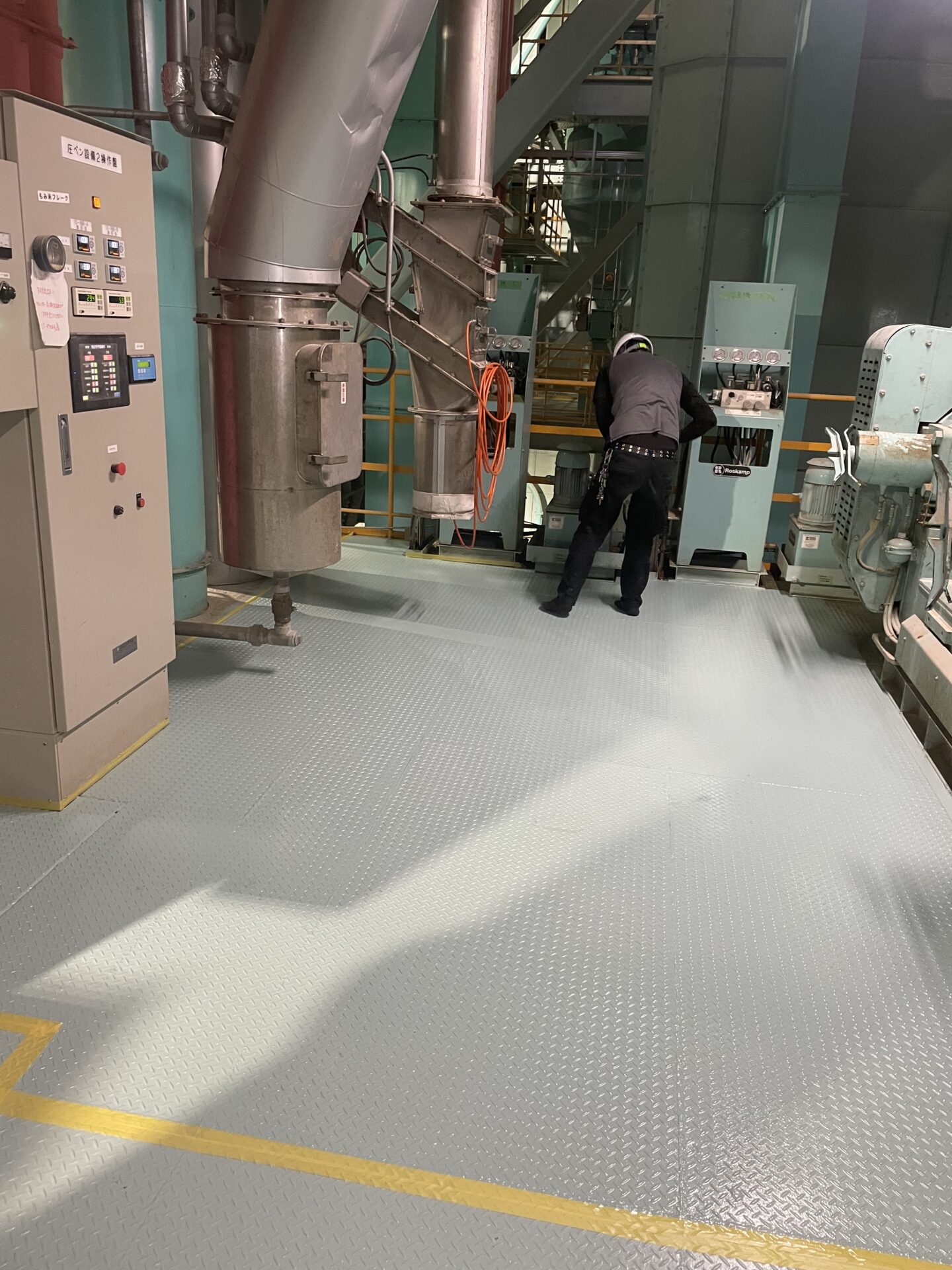 北九州市　F株式会社様　床コーティング　デモ施工施工画像