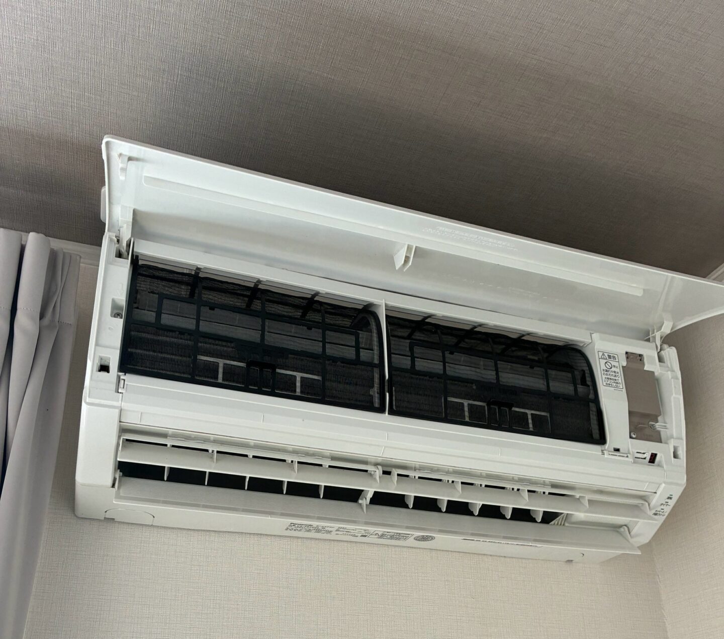 筑前町　I施設様　エアコン・換気扇・トイレ・床・洗面台清掃施工画像